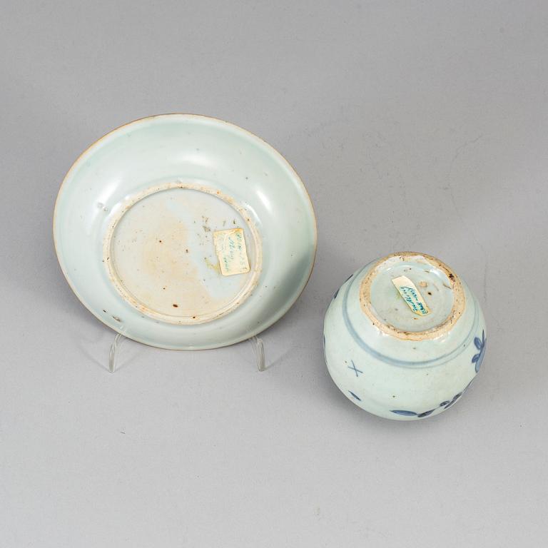 A group of blue and white dish and jar, Ming dynasty.