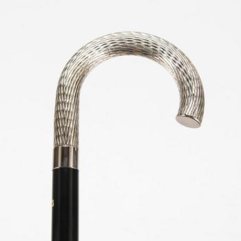 A walking stick, handle in sterling silver, Italy, 2000s.