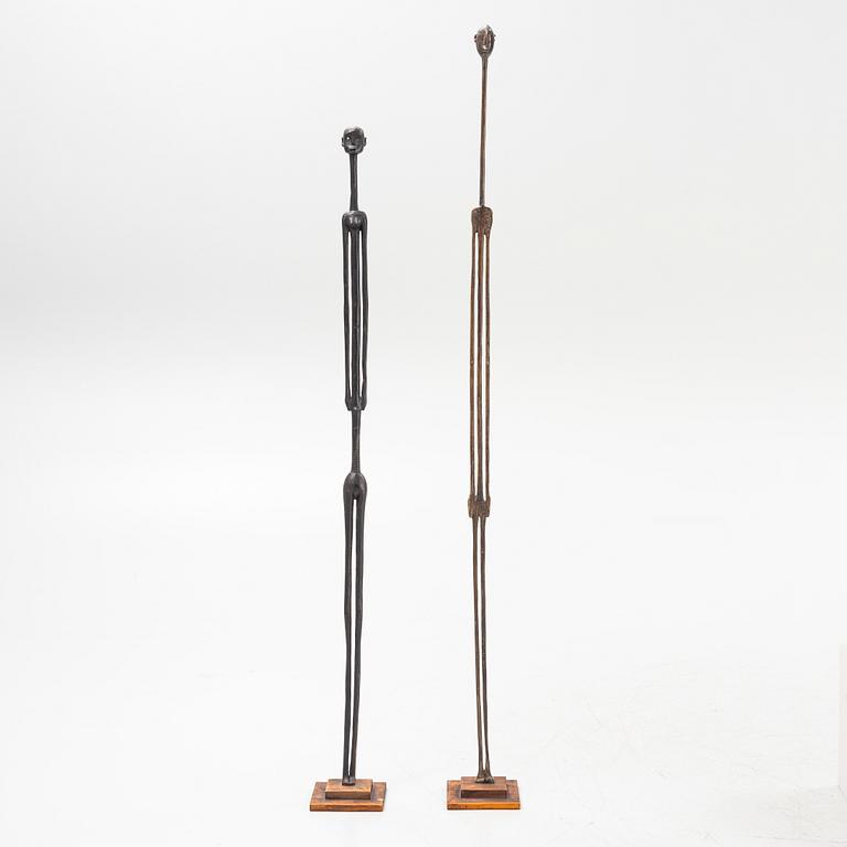 Twelve sculptures, reportedly from Makonde, Tanzania, Luba, Congo, and moore, from the second half of the 20:th century.