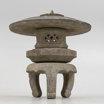 Lykta, ishi-dōrō 石灯籠, sten, Japan.