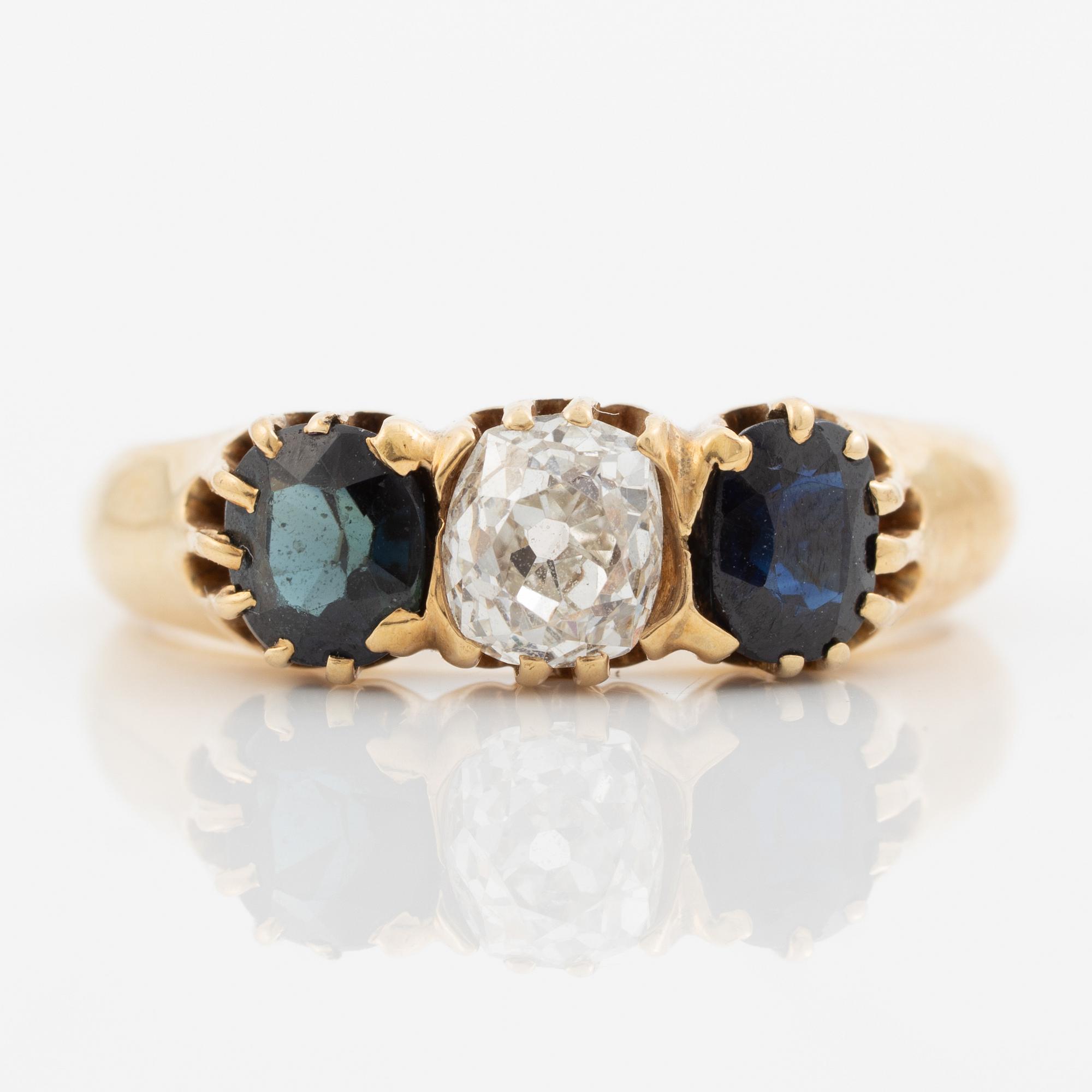 Ring 14K gold with an old-cut diamond and two blue stones.