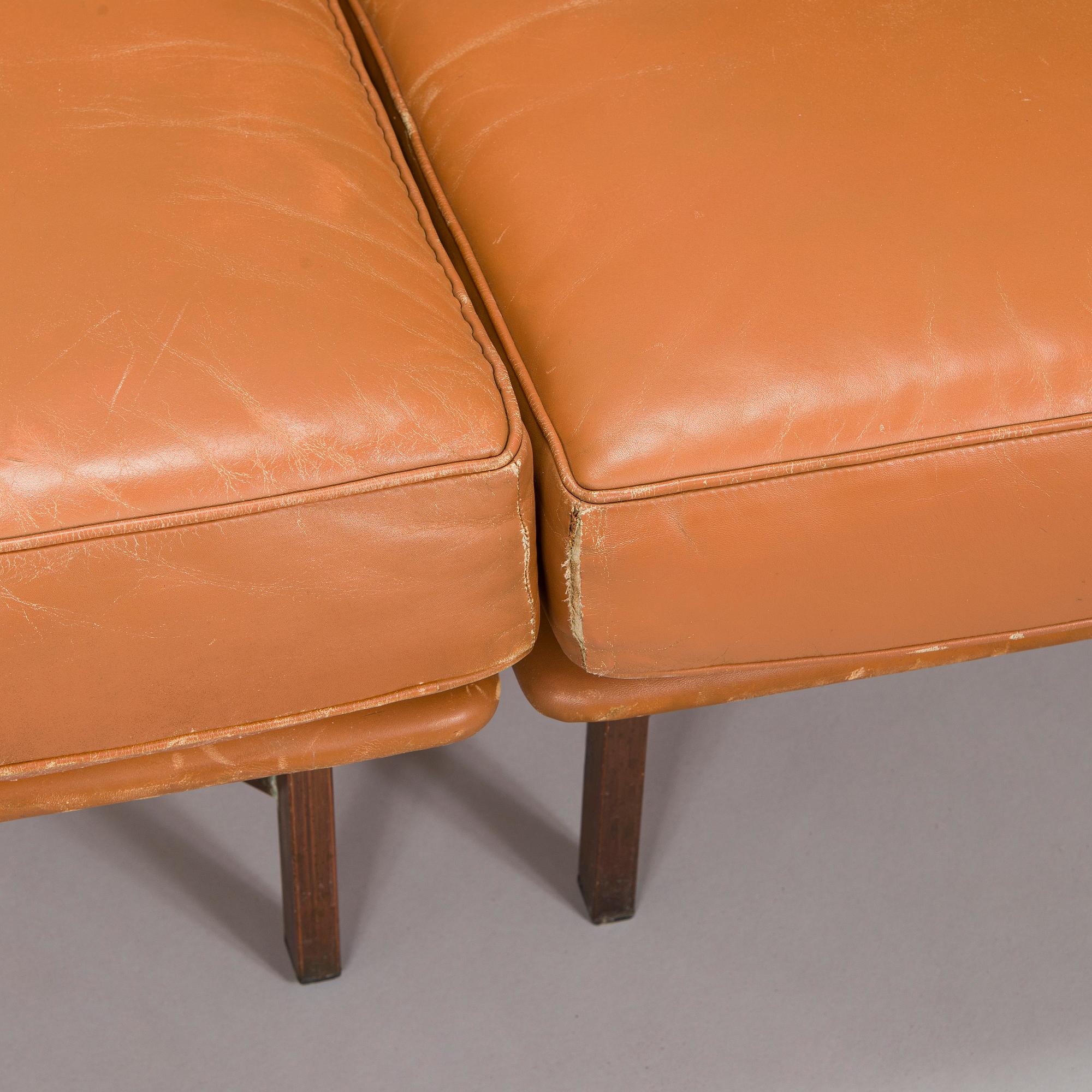 Ilmari Tapiovaara, sohva / nojatuoleja 3 kpl, valmistaja Lukkiseppo, 1900-luvun puoliväli.