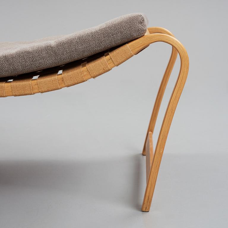 Bruno Mathsson, a Swedish Modern 'Paris' beech daybed, Firma Karl Mathsson Värnamo Sweden, 1940's.