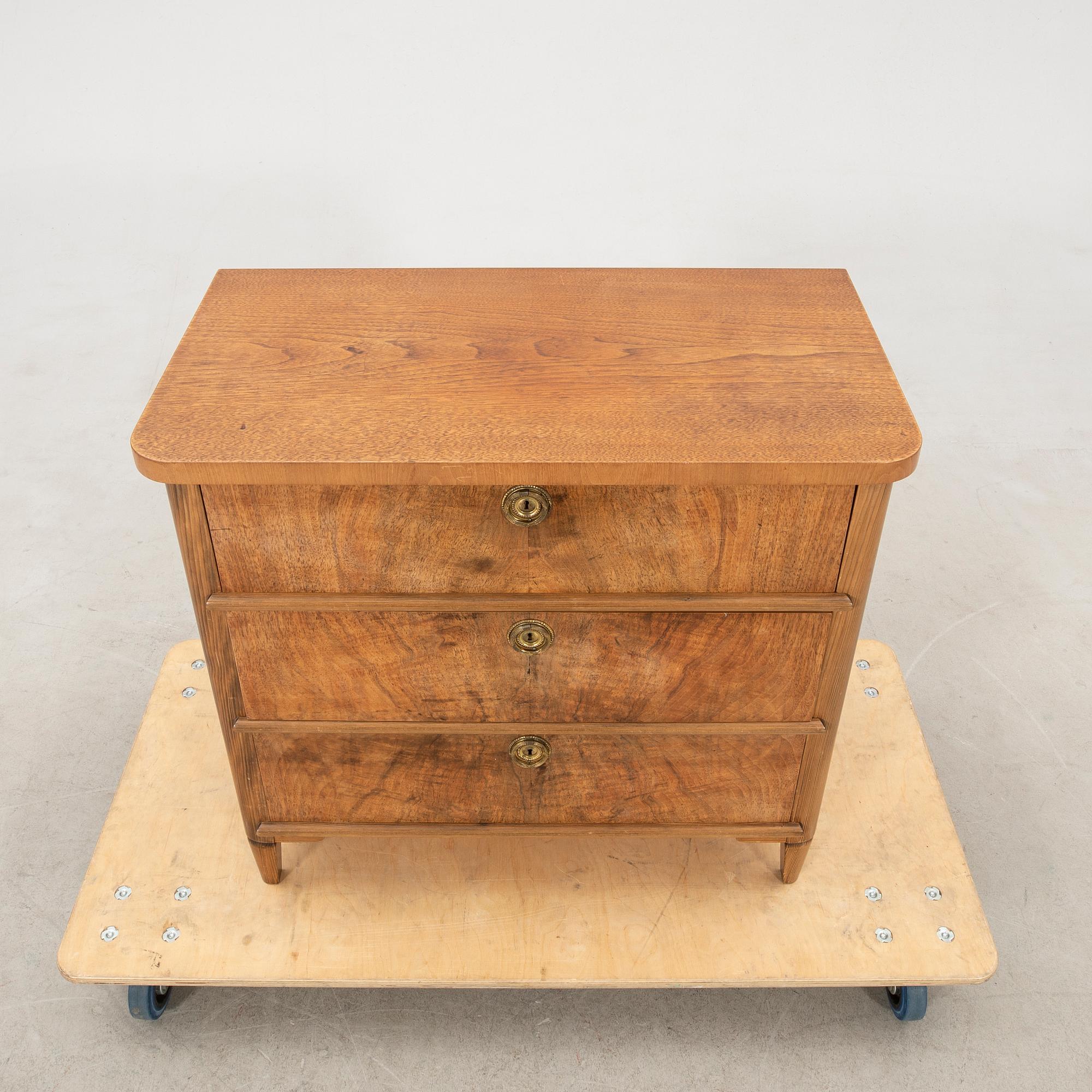Cabinet, first half of the 20th century.