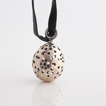 A pendant, "Blond" by Charlotte Lynggaard.