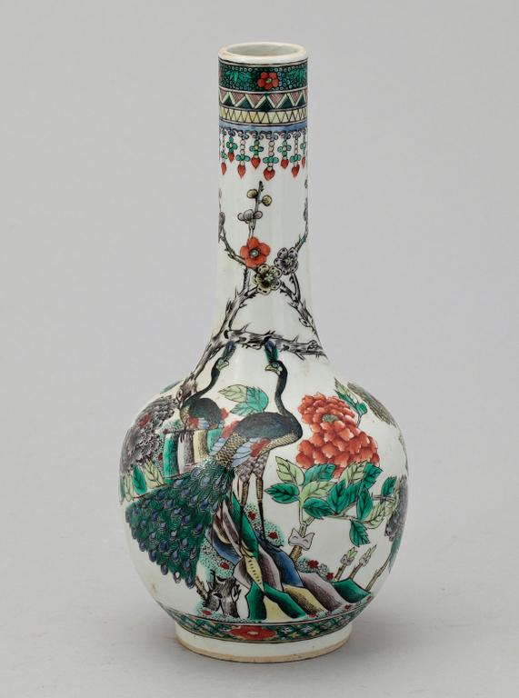 VAS, porslin, Kina. Sen Qing dynasti.