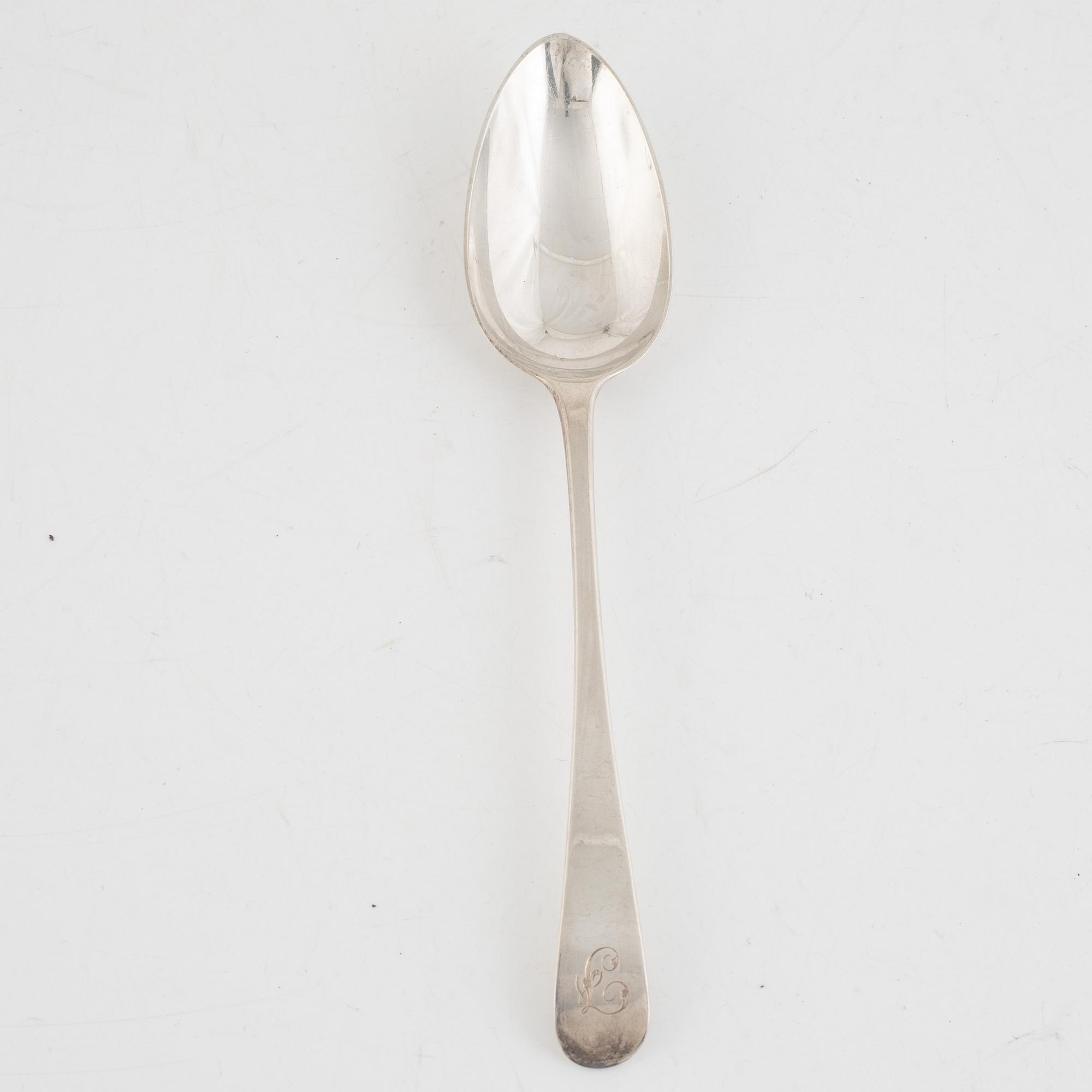 A set of silver spoons, including with marks of Thomas & William Chawner, London 1767 (16 pieces).