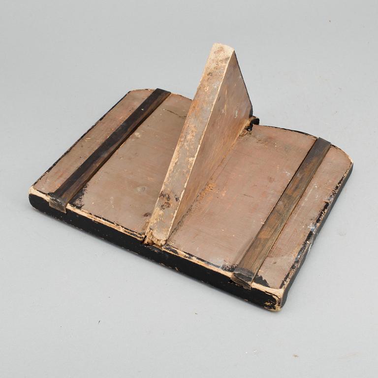 BOKSTÖD, allmoge, 1800-tal.