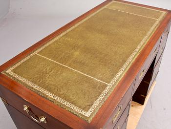 SKRIVBORD, England, 1900-talets andra hälft.