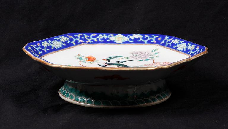 SKÅLFAT, porslin, Kina omkring 1900.