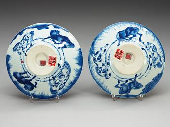A pair of blue and white bowls with eight horses, Qing dynasty, 18th Century.