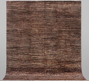 Matta, Gabbeh, ca. 292 x 250 cm.
