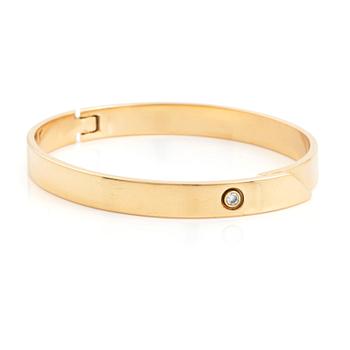 488. Cartier armband 18K guld med en rund briljantslipad  diamant "Anniversary Bracelet".
