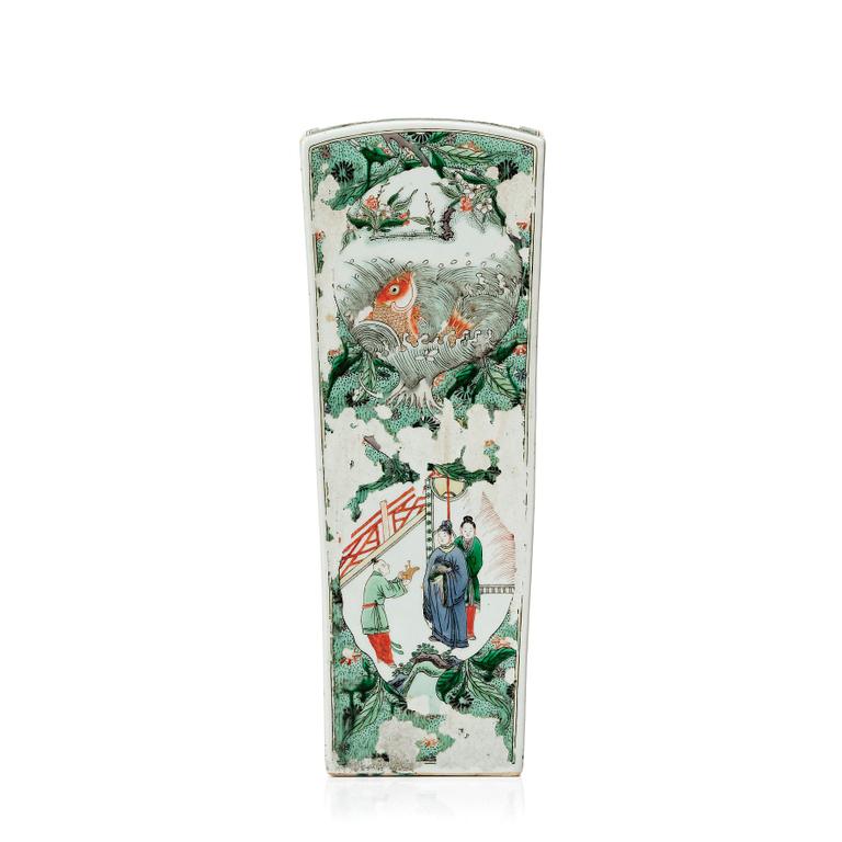 A Chinese rectangular famille verte vase, Qing dynasty, Kangxi (1662-1722).