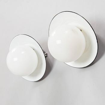 Paavo Tynell, A pair of Idman 2623 outdoor wall lamps, mid-20th century.