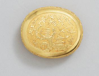 An Asian 20th century gold snuff-box.