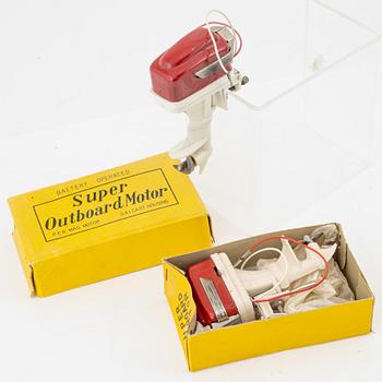 Fourteen tin toys, including Yonezawa, Japan, 20th Century.