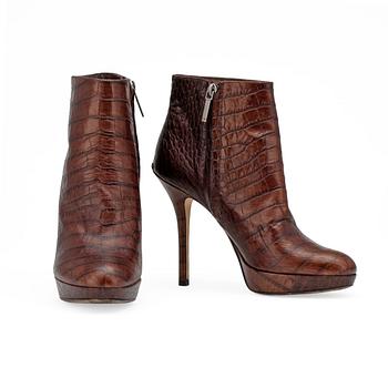724. CHRISTIAN DIOR, a pair of brown leather boots.
