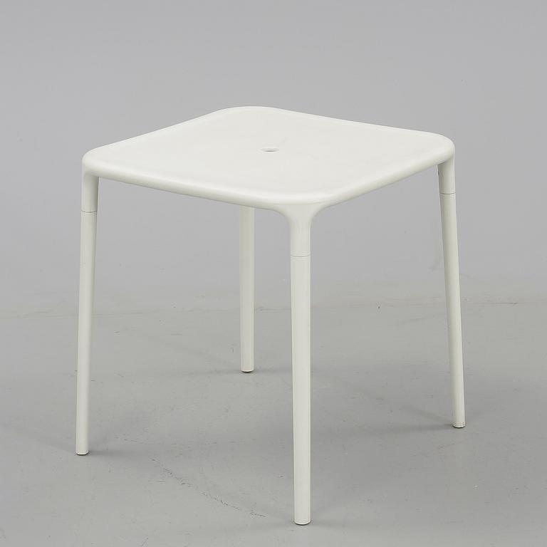 BORD, "Air-Table", Jasper Morrison, Magis, Italien. Designat 2001.