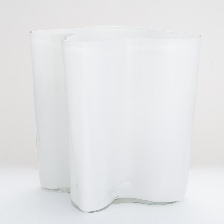 Alvar Aalto, vas, modell 3031, signerad Alvar Aalto.