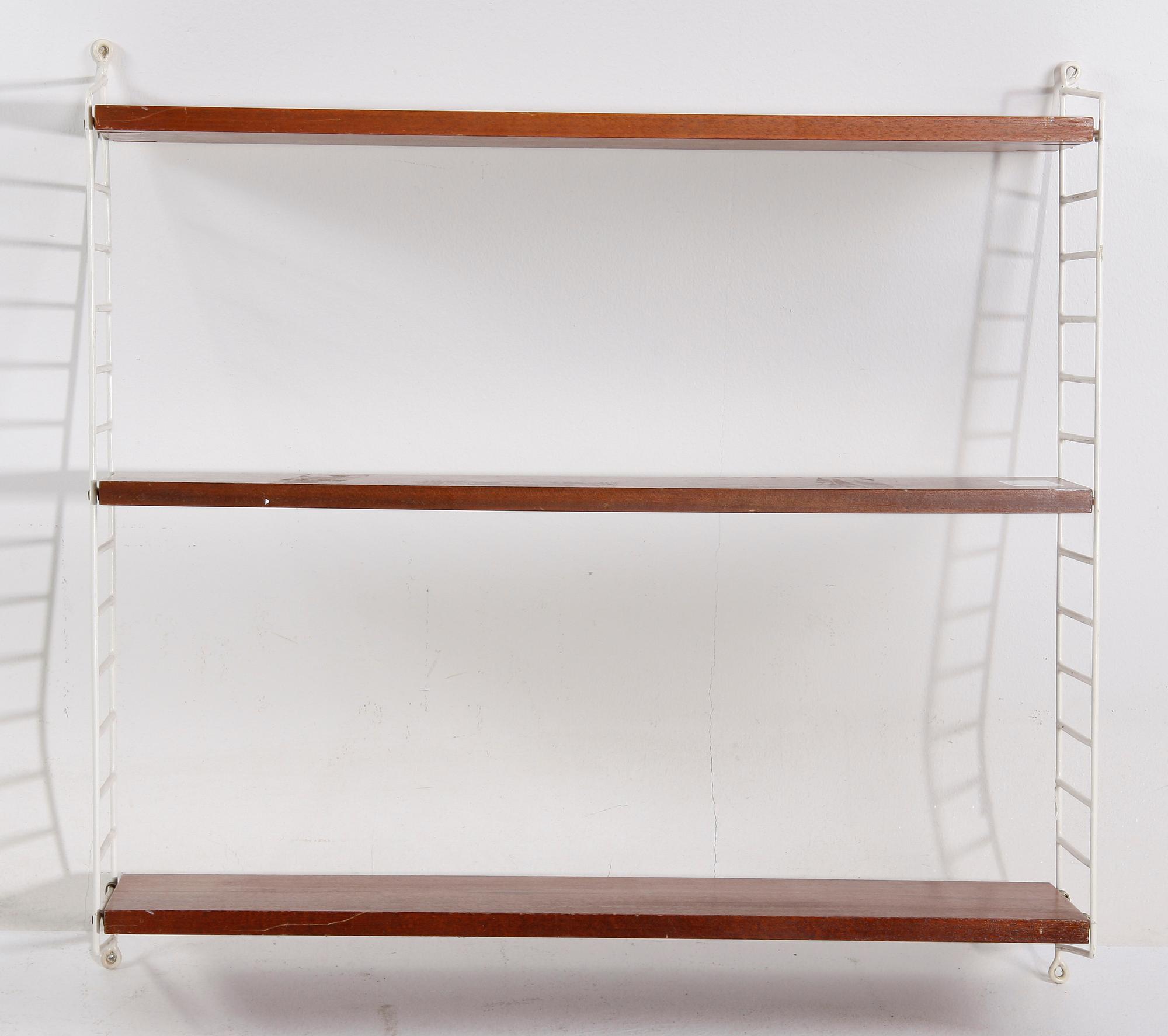 HYLLA, "String", Design Nils Strinning, 1900-talets mitt.