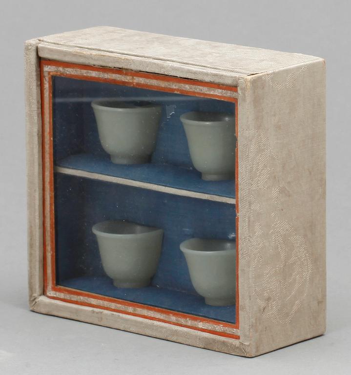 BÄGARE, 4 st, nefrit.