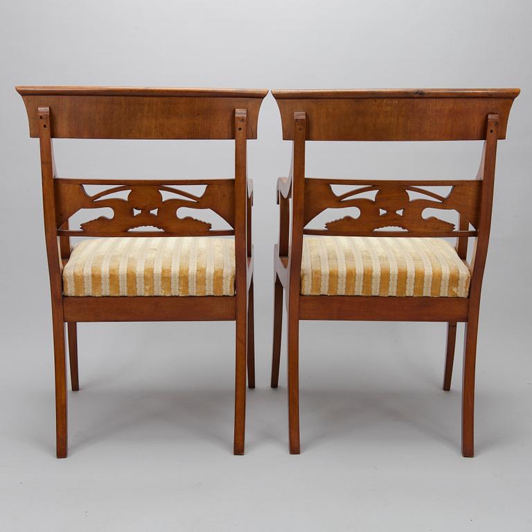 KARMSTOLAR, ett par, biedermeierstil, 1920-tal.