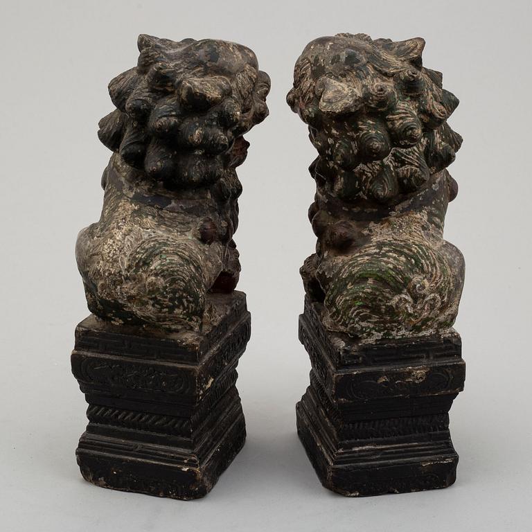 A pair of sculptures of  buddhist lions, late Qing dynasty.