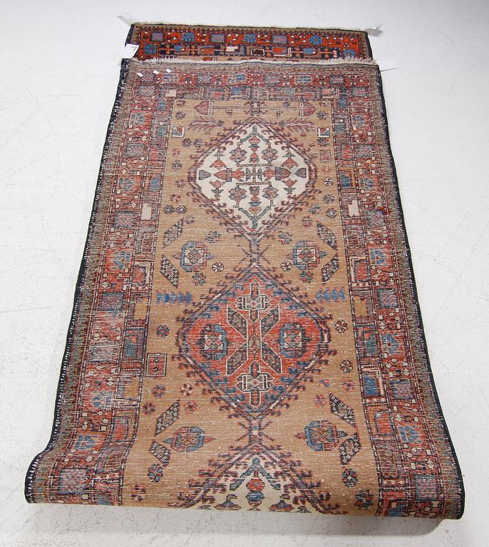 MATTA, orientalisk, ca. 322x91.