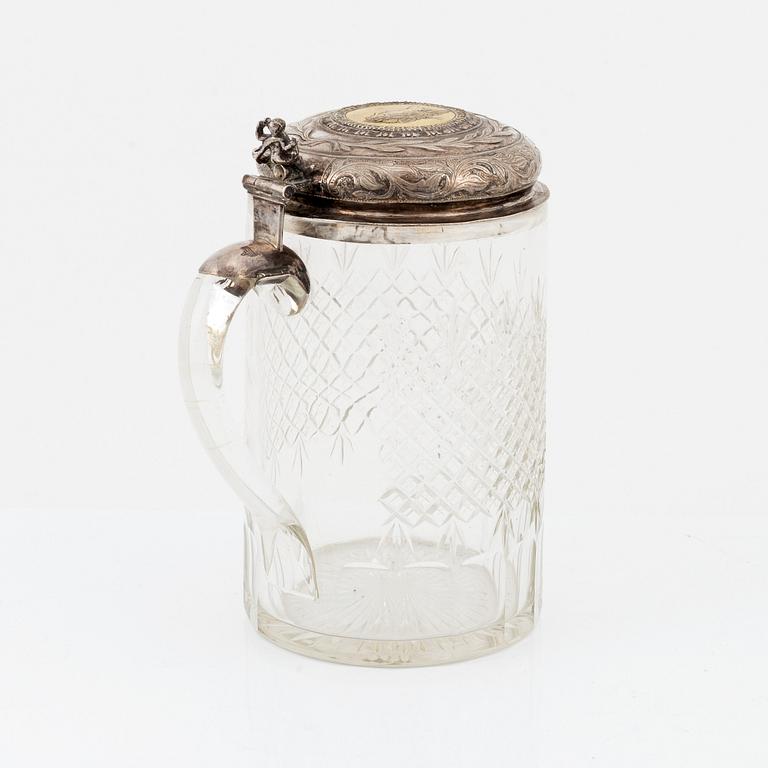 A glass tankard with mount of low fineness silver, 19-20th century.