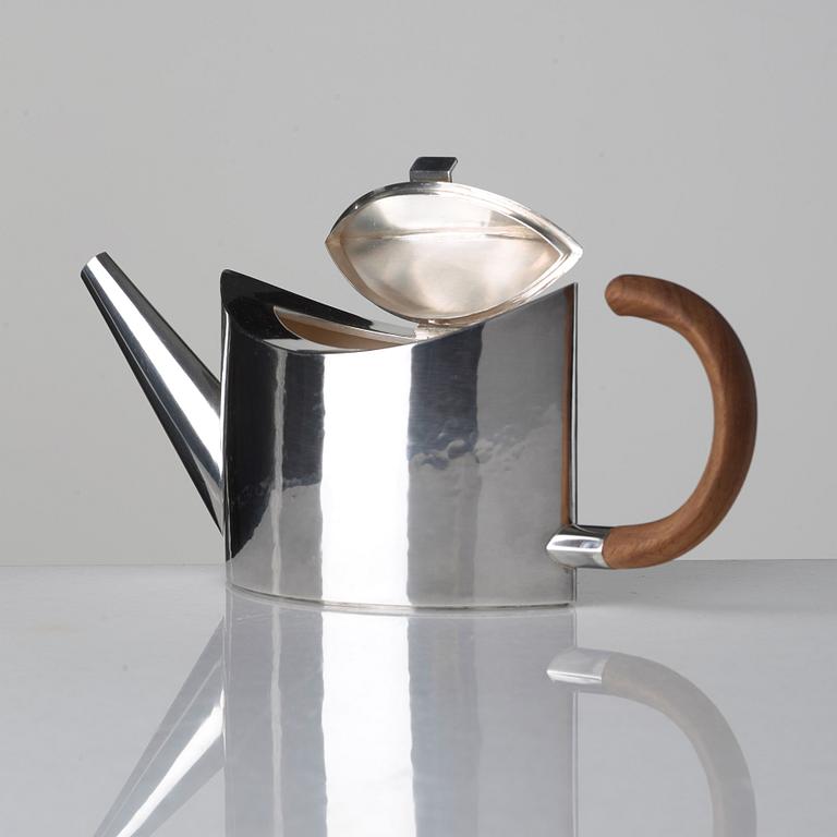 Sigurd Persson, a sterling teapot, Stockholm 1999, executed by Lars Munkhammar.