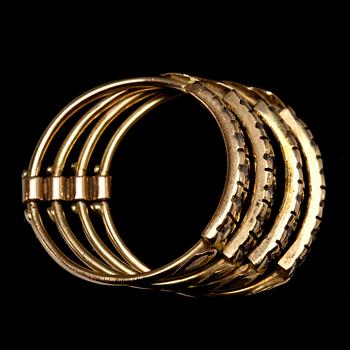 RING, 14k guld med briljantslipade diamanter tot ca 0,40 ct. Vikt ca 4 g.