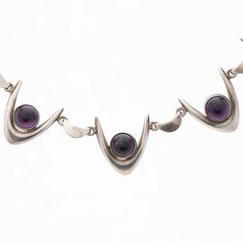 ARNE JOHANSEN, KAULAKORU ja RANNEKORU, hopeaa, pyöröhiotut ametistit. Tanska 1970-luku.