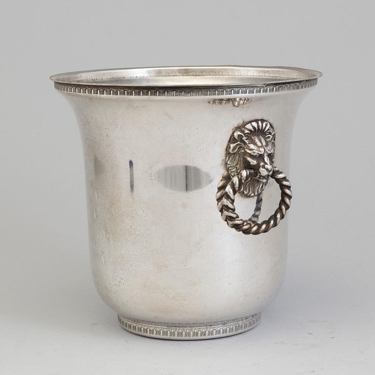 A silverplated champagnecooler, 20th century.