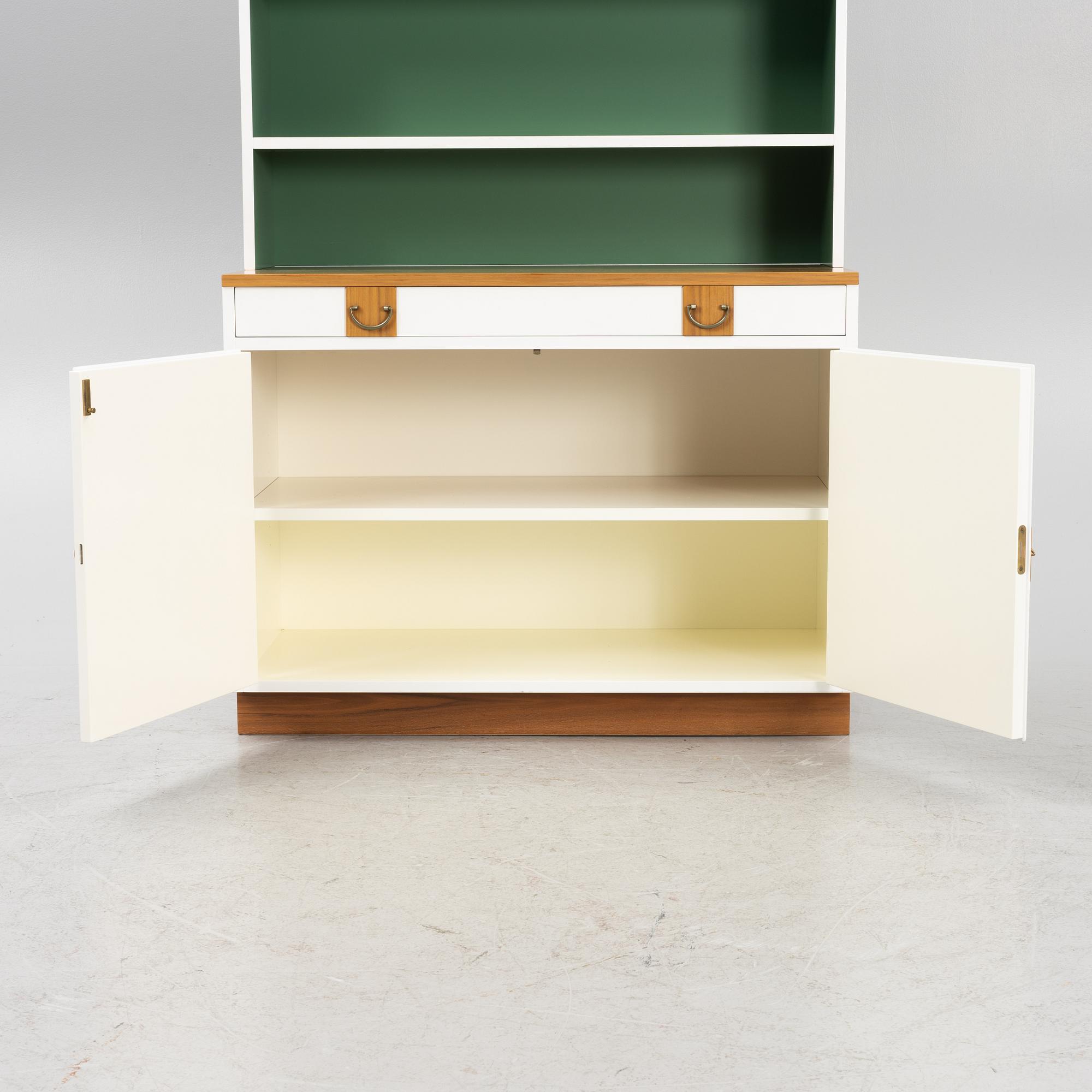 Josef Frank, bokhylla, Firma Svenskt Tenn, modell "B2255", efter 1985.