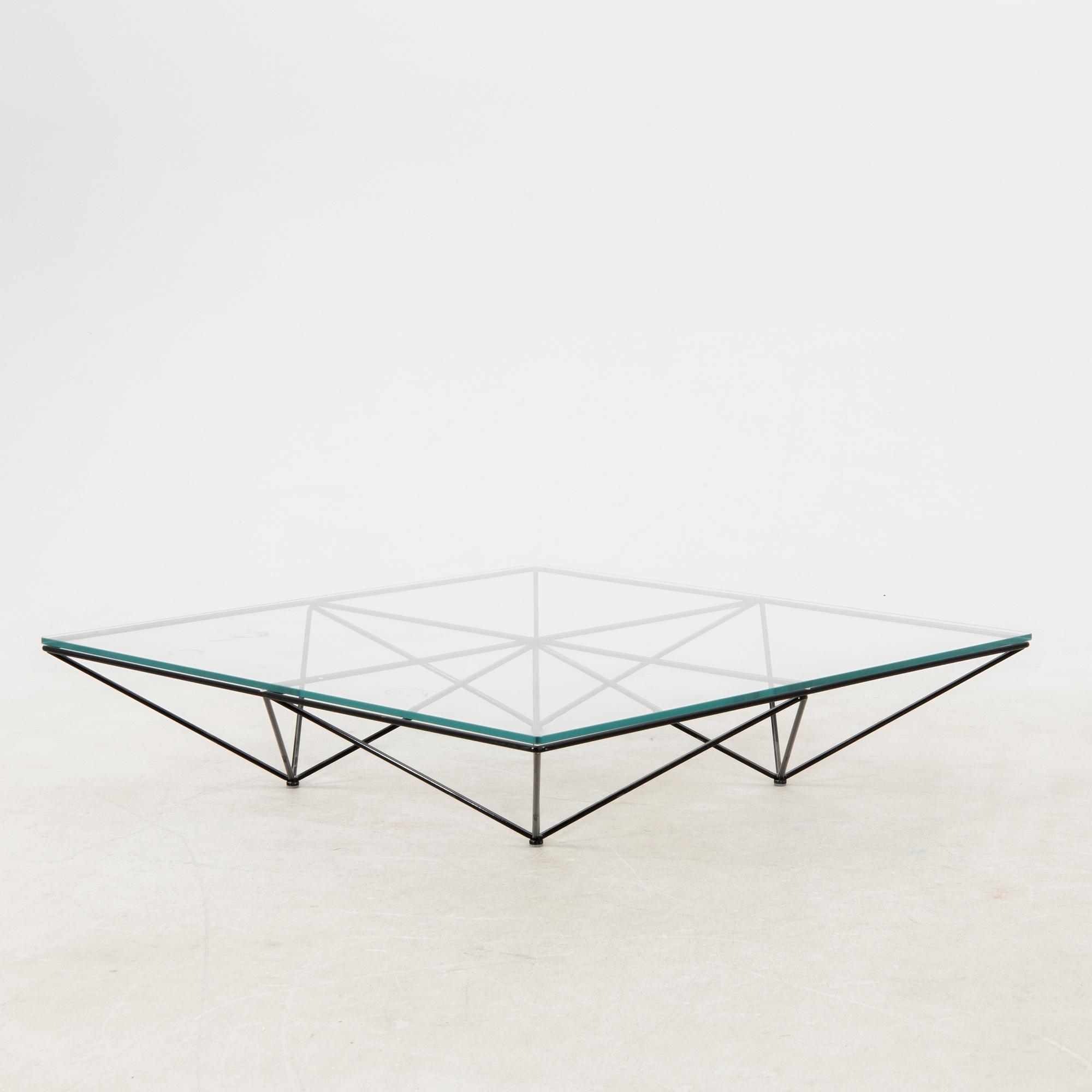 Paolo Piva, soffbord "Alanda" B & B Italia sent 1900-tal.