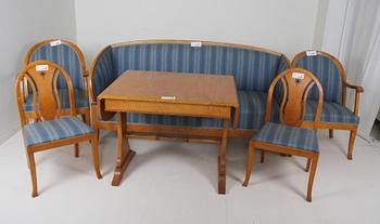 SALONGSGRUPP, 6 delar, möjligen formgivna av Carl Malmsten, 1900-talets första hälft.