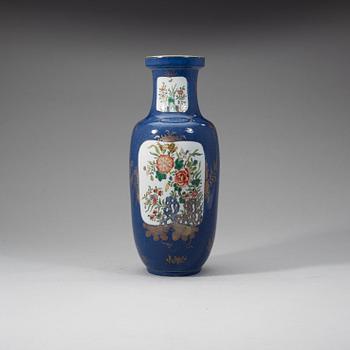 VAS, porslin. Qingdynastin, 1800-tal.