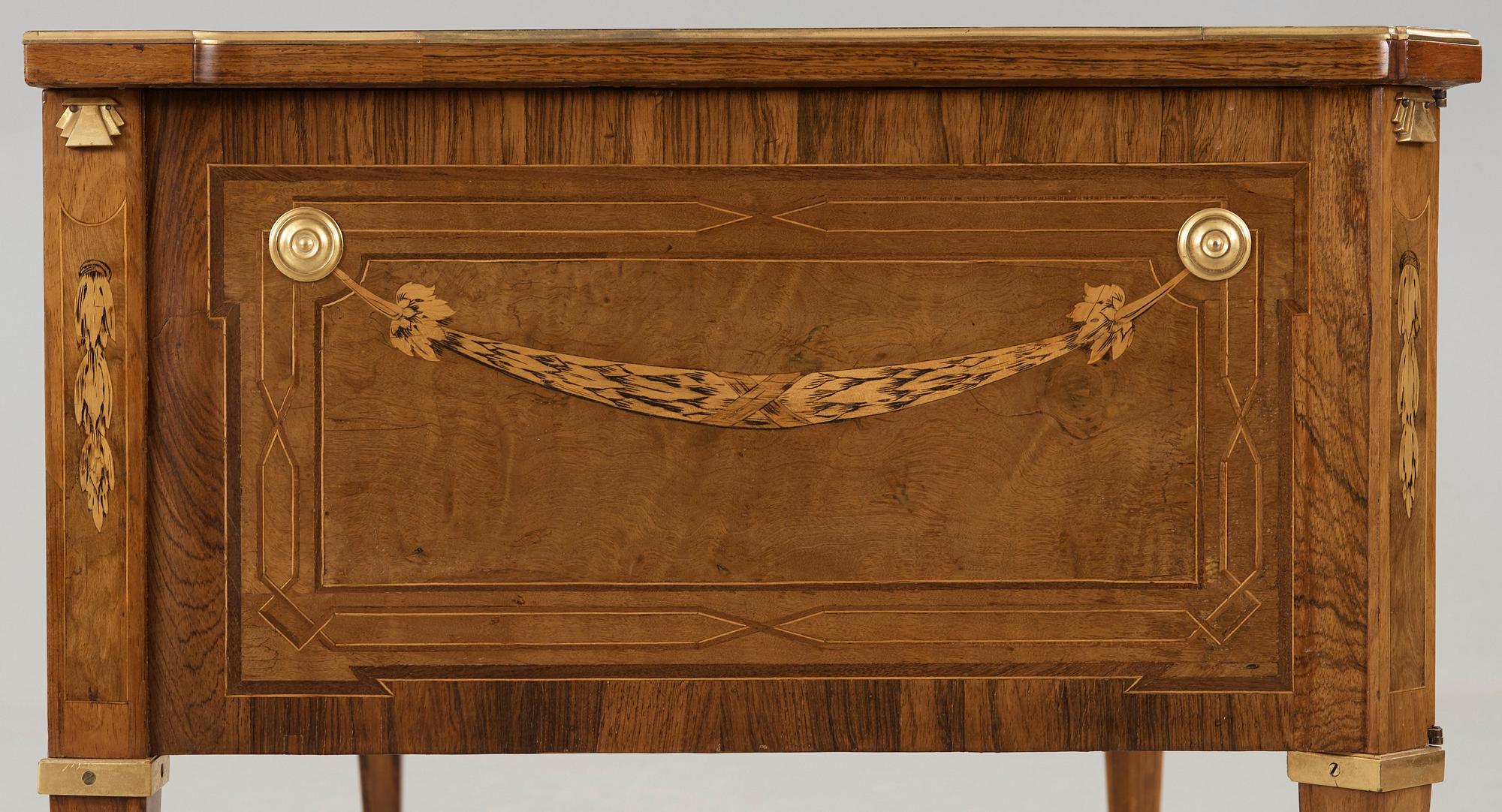 SKRIVBORD, av Georg Haupt (mästare i Stockholm 1770-1784), ej signerat. Gustavianskt.