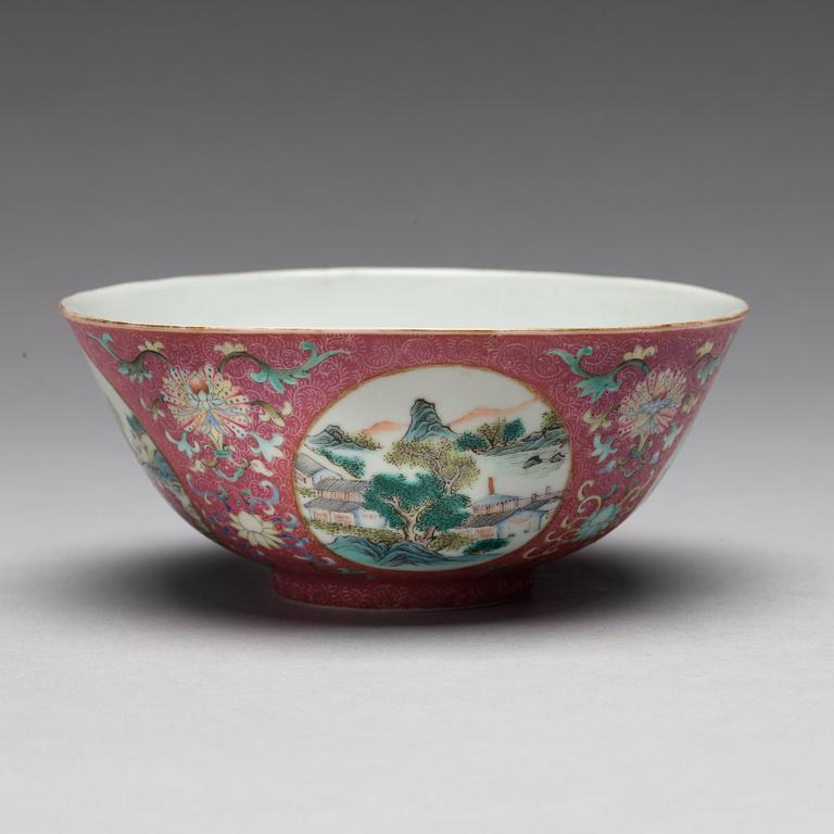 SKÅL, porslin. Qingdynastin med Qianlongs märke i rött.