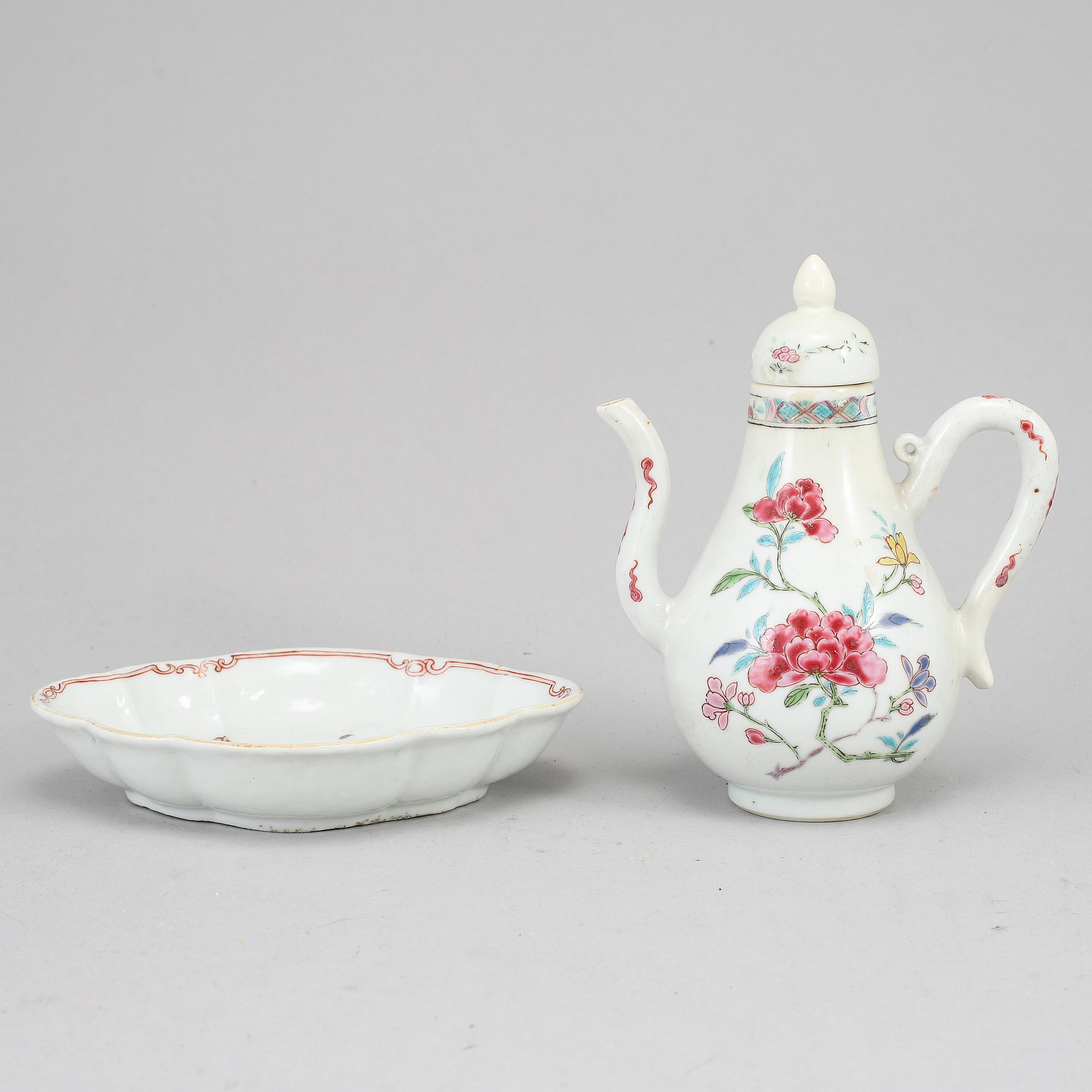 A famille rose teapot and a dish, Qing dynasty, 18th Century.