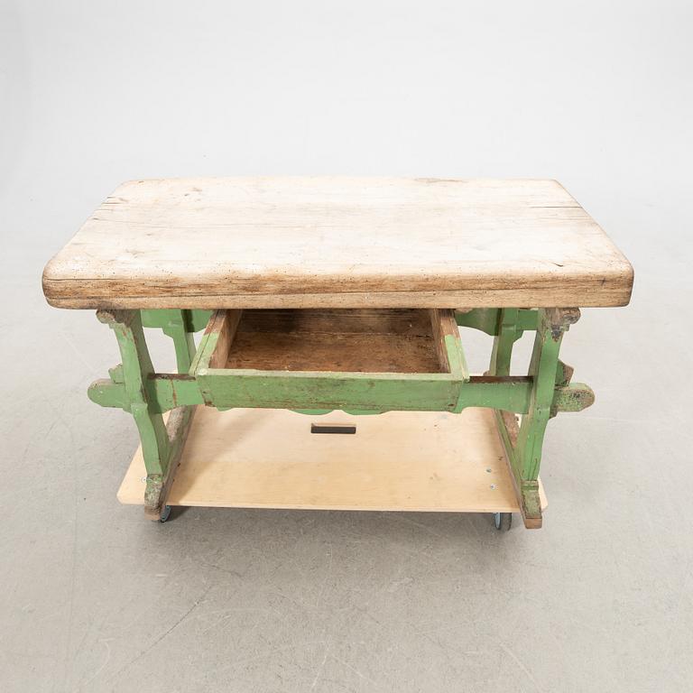 Table, late 19th century/early 20th century.