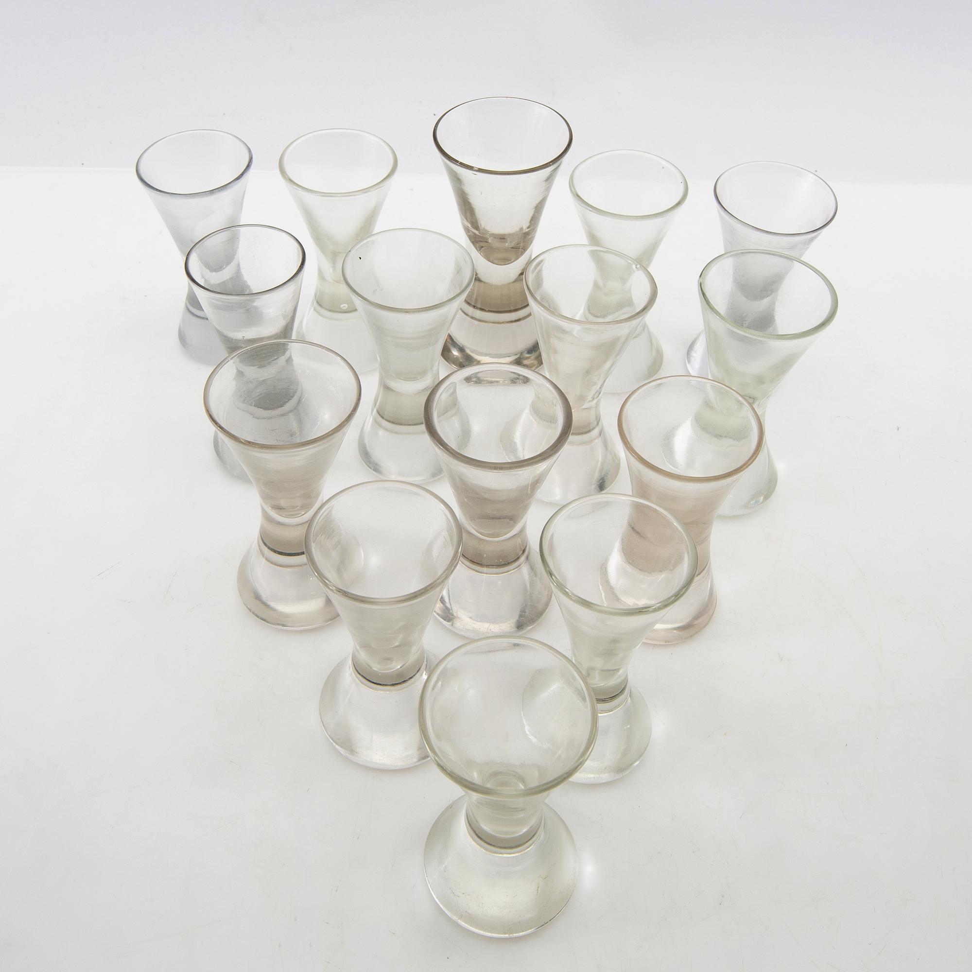 Snapsglas 15 st sk kaptensglas 1900-talets första hälft.