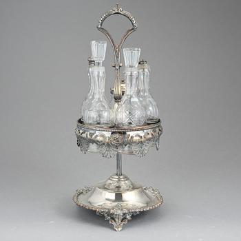 BORDSSURTOUT, försilvrad metall och slipat glas, troligen England omkr 1900.