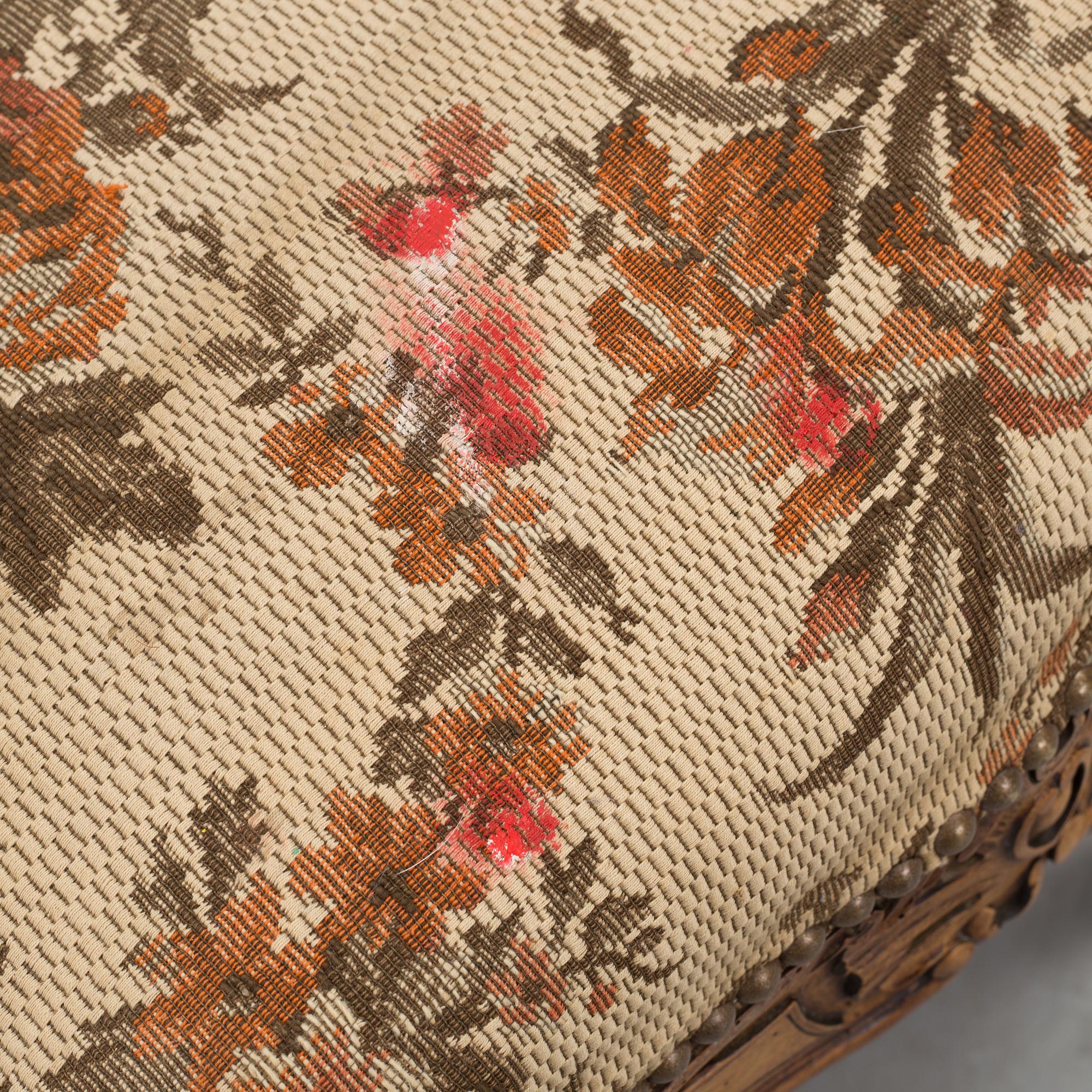 A ROCOCO STYLE STOOL, firsta half of the 19th century.