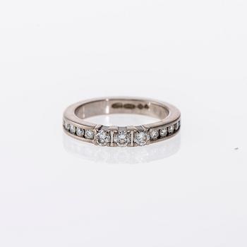 RING, 18K vitguld, briljantslipade diamanter. A. Tillander. Vikt ca 5,4 g.