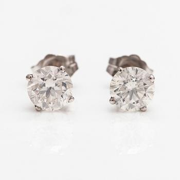 A pair of 141K white gold earrings with diamonds ca. 1.60 ct in total. With AIG certificate.