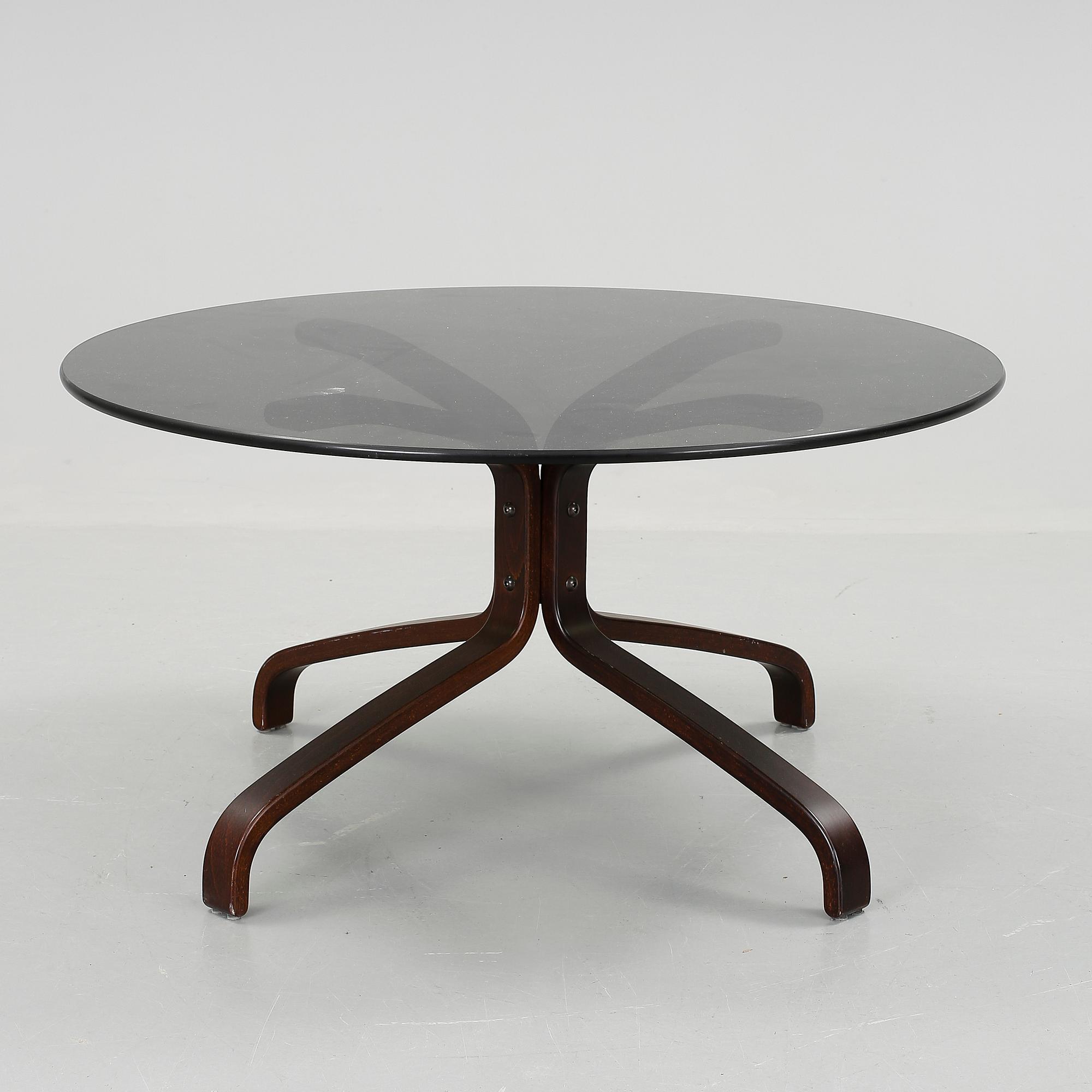 FÅTÖLJ och BORD, "Falcon chair", Sigurd Russel, Vatne möbler, Norge, 1970-tal.