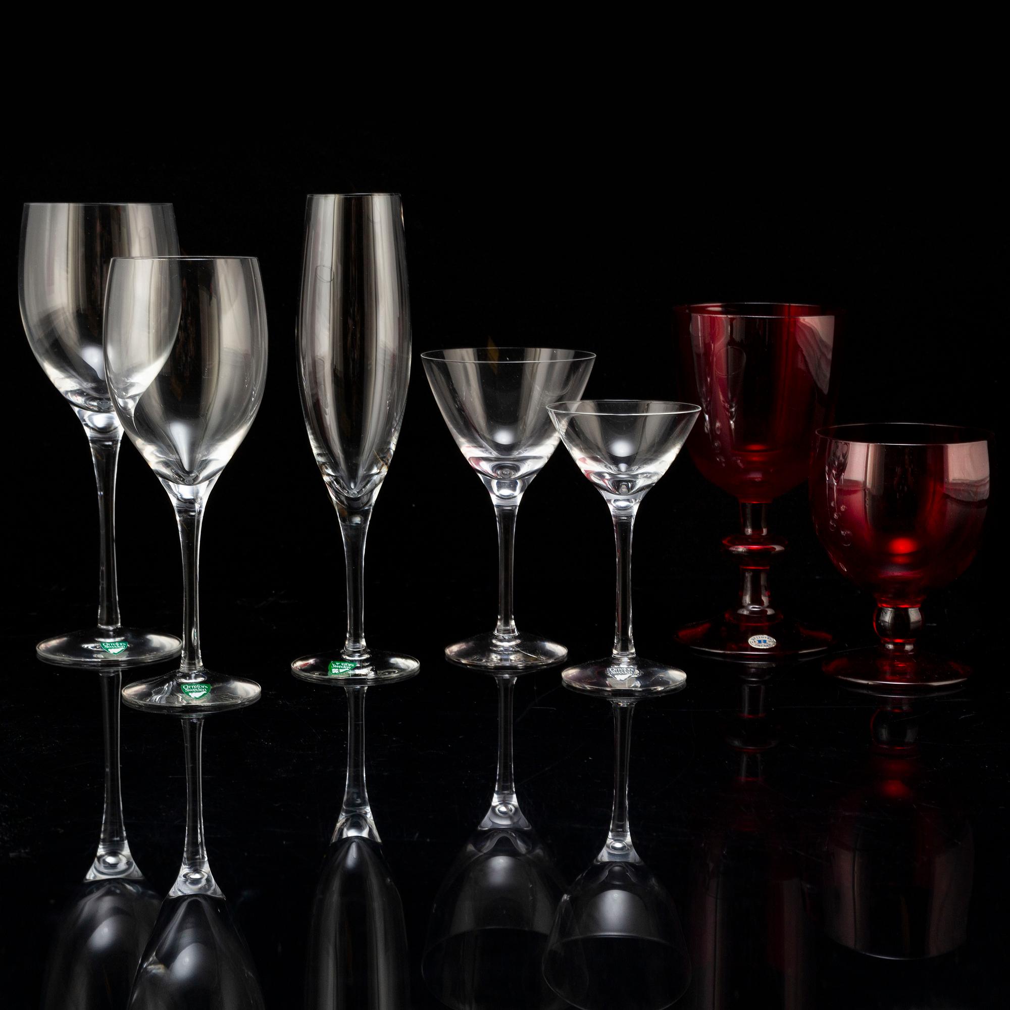 NILS LANDBERG samt MONICA BRATT, glasservisdelar, 43 delar. Orrefors samt Reijmyre.