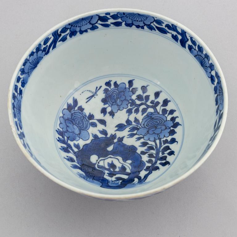 A Chinese blue and white bowl, Qing dynasty, 19th Century.
